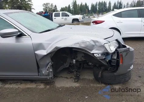 2016 Chrysler 300 Limited z USA, uszkodzony, nr VIN 2C3CCAAG4GH219513